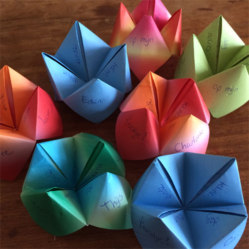 origami happertje als uitnodiging